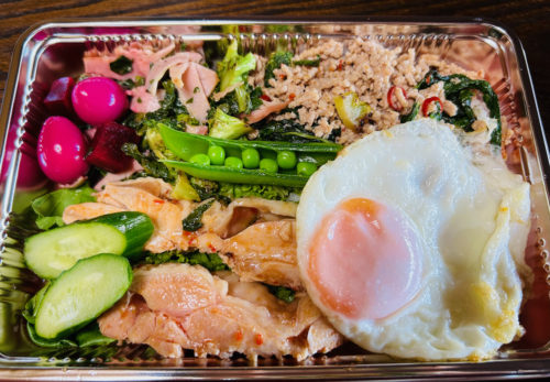 ビーツとうずら卵のピクルス入りお弁当