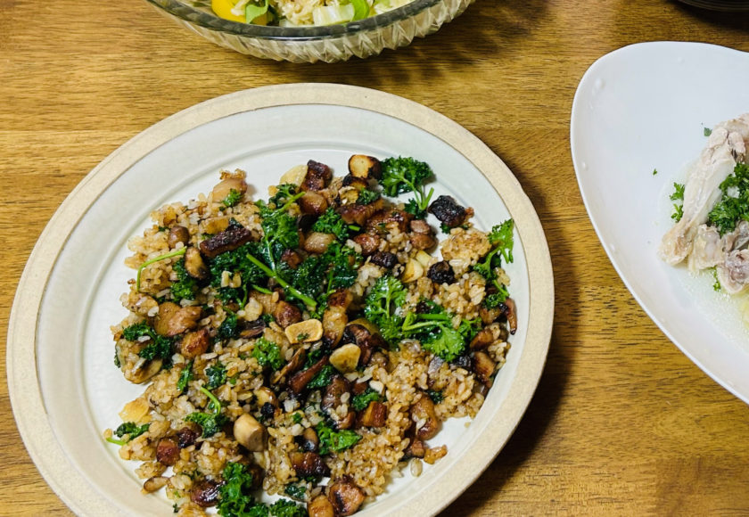 「豚バラ肉のマリネ焼き」のガーリックライス